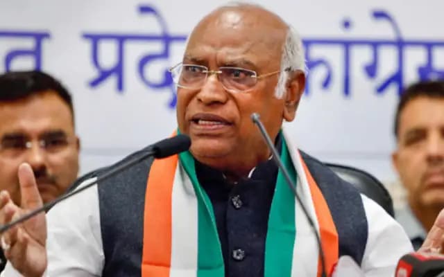 ಪ್ರಧಾನಿ ಕೇವಲ ಕೋಮು ಭಾವನೆ ಕೆರಳಿಸುವ ಭಾಷಣ ಮಾಡಿದ್ದಾರೆ: ಮಲ್ಲಿಕಾರ್ಜುನ್ ಖರ್ಗೆ