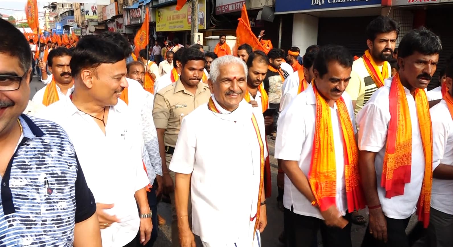 ಶ್ರದ್ದಾಂಜಲಿ ಸಭೆಯಲ್ಲಿ ಪ್ರಚೋದನಕಾರಿ ಭಾಷಣ : ಕಲ್ಲಡ್ಕ ಪ್ರಭಾಕರ್ ಭಟ್ ವಿರುದ್ಧ ಪ್ರಕರಣ ದಾಖಲು..!