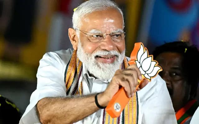 ಈ ಪ್ರೀತಿಗಾಗಿ ಧನ್ಯವಾದ : ಜಯದ ಬೆನ್ನಲ್ಲೇ ಪ್ರಧಾನಿ ಮೋದಿ ಮೊದಲ ಟ್ವೀಟ್