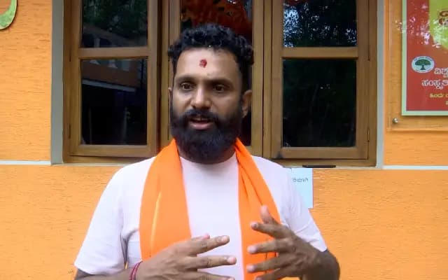 ನಡುರಸ್ತೆಯಲ್ಲೇ ನಮಾಜ್ ಕೇಸ್: ವಿಹೆಚ್‌ಪಿ, ಬಜರಂಗದಳದಿಂದ ಪೊಲೀಸ್ ಠಾಣೆಗೆ ದೂರು