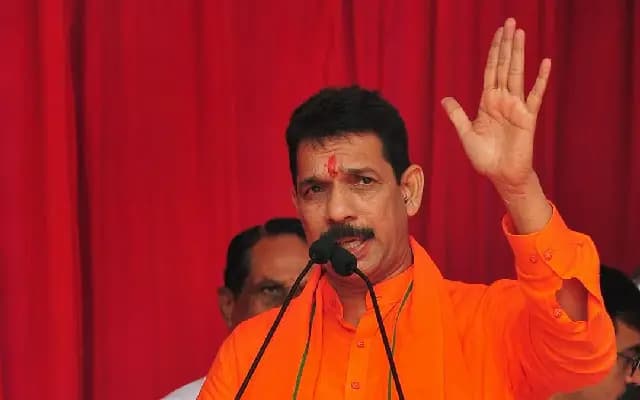 ನಡುರಸ್ತೆಯಲ್ಲಿ ನಮಾಜ್ ಪ್ರಕರಣ : ಸರಕಾರದ ವಿರುದ್ಧ ಕಟೀಲ್ ಆಕ್ರೋಶ