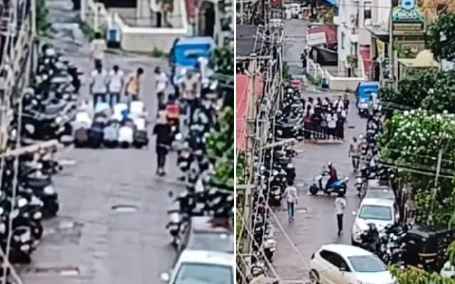 ಕಂಕನಾಡಿ: ಹಗಲು ವೇಳೆಯಲ್ಲಿ ರಸ್ತೆಯಲ್ಲೇ ನಮಾಜ್ ಮಾಡಿದ ಯುವಕರು
