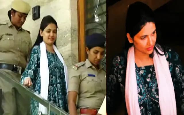 ಪವಿತ್ರಾ ಗೌಡ ಲಿಪ್ಸ್‌ಸ್ಟಿಕ್ ಹಚ್ಚಲು ಸಹಾಯ ಮಾಡಿದ್ದ ಪಿಎಸ್‌ಐ ಅಧಿಕಾರಿಗೆ ನೋಟಿಸ್‌