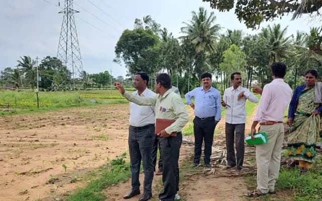 ಮಳೆಯಿಂದ ಬೆಳೆ ನಾಶ: ಅಧಿಕಾರಿಗಳಿಂದ ರೈತರ ಬೆಳೆಹಾನಿ ಪರಿಶೀಲನೆ