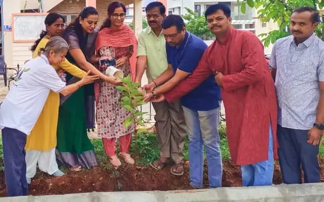 ಗಿಡ ನೆಟ್ಟು ಶ್ರೀ ಶಂಕರಾಚಾರ್ಯರ ಜಯಂತಿ ಆಚರಣೆ ಮಾಡಿದ ಯುವ ಬ್ರಿಗೇಡ್