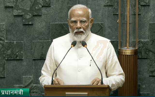 ಲೋಕಸಭಾ ಸದ್ಯಸರಾಗಿ ಪ್ರಮಾಣವಚನ ಸ್ವೀಕರಿಸಿದ ಪ್ರಧಾನಿ ನರೇಂದ್ರ ಮೋದಿ