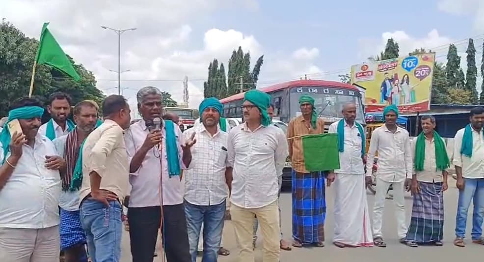 ಡಿಸಿಎಂ ಡಿಕೆ ಶಿವಕುಮಾರ್ ವಿರುದ್ಧ ಹೆಚ್ಚಿದ ಆಕ್ರೋಶ :  ಪ್ರತಿಕೃತಿದಹನ