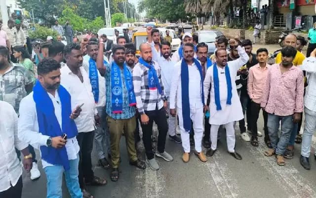ಅಪ್ರಾಪ್ತ ಯುವತಿ ಮೇಲೆ ಅತ್ಯಾಚಾರ! ಅತ್ಯಾಚಾರಿಗಳಿಗೆ ಗಲ್ಲು ಶಿಕ್ಷೆಗೆ ದಲಿತ ಸೇನೆ ಆಗ್ರಹ