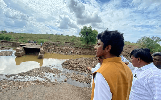 ಭಾರೀ ಮಳೆಗೆ ಒಡೆದ ಕೆರೆ ದಂಡೆ,ಅಪಾರ ಹಾನಿ: ಸ್ಥಳಕ್ಕೆ ನೂತನ ಸಂಸದ ಸಾಗರ ಖಂಡ್ರೆ ಭೇಟಿ