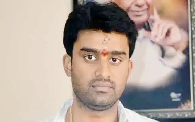 ಸೂರಜ್‌ ರೇವಣ್ಣ ವಿರುದ್ಧ ಸಲಿಂಗ ಕಾಮ ಆರೋಪ : ದೂರು ಸಲ್ಲಿಸಿದ ವ್ಯಕ್ತಿ ವಿರುದ್ಧ ಎಫ್‌ಐಆರ್!