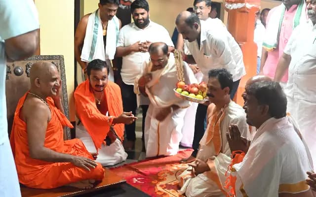 ಉಡುಪಿ: ವಿಶ್ವಪ್ರಸನ್ನತೀರ್ಥ ಶ್ರೀಗಳ ಆಶೀರ್ವಾದ ಪಡೆದ ಧನಂಜಯ ಸರ್ಜಿ