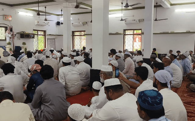 ಉಡುಪಿ ಜಿಲ್ಲೆಯಾದ್ಯಂತ ಸಂಭ್ರಮದ ಬಕ್ರೀದ್ ಆಚರಣೆ; ಹೊಸ ಬಟ್ಟೆ ಧರಿಸಿಕೊಂಡು ಮಸೀದಿಗೆ ತೆರಲಿ ಪ್ರಾರ್ಥನೆ