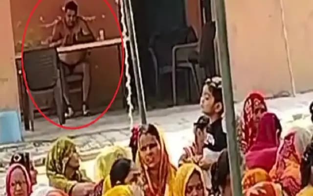 ಭಗವದ್ಗೀತೆ ಕಥನ ಜಾಗದಲ್ಲಿ ಮಹಿಳೆಯರ ಹಿಂದೆ ಒಳಉಡುಪಿನಲ್ಲಿ ಕುಳಿತ ಪೊಲೀಸ್​; ವಿಡಿಯೋ ವೈರಲ್‌