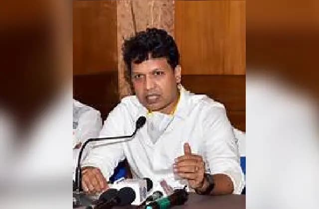 ʼಮುಸ್ಲಿಮ್ ಮುಖಂಡರ ಜೊತೆ ಸಭೆ ನಡೆಸಿ ನಿಮ್ಮ ಜೊತೆ ನಾವಿದ್ದೇವೆ ಎಂದು ಓಲೈಕೆ ರಾಜಕಾರಣʼ