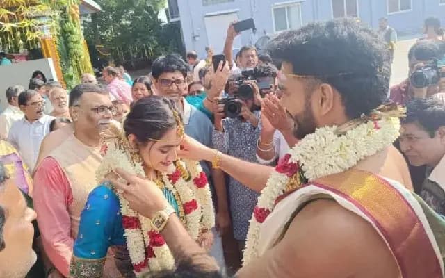 ಗೆಳತಿಯೊಂದಿಗೆ ದಾಂಪತ್ಯ ಜೀವನಕ್ಕೆ ಕಾಲಿಟ್ಟ ಕ್ರಿಕೆಟಿಗ ವೆಂಕಟೇಶ್​ ಅಯ್ಯರ್​