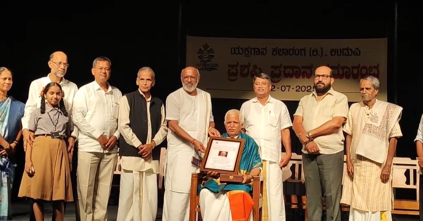 ಚಪ್ಪಾಲೆ, ಆರ್ಥಿಕ ಸೃಮೃದ್ಧಿಗಾಗಿ ಯಕ್ಷಗಾನ ಕಲೆಯನ್ನು ಬಲಿ ಕೊಡಬಾರದು- ಡಾ.ಜಿ. ಭೀಮೇಶ್ವರ ಜೋಶಿ - News Karnataka