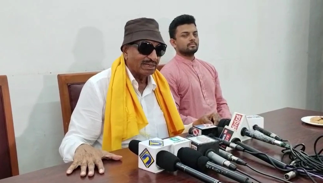 ಮಹಾದಾಯಿ ಯೋಜನೆ ಸಹಿತ ವಿವಿಧ ಬೇಡಿಕೆಗಳ ಈಡೇರಿಕೆಗಾಗಿ ಎ.26ರಂದು ರಾಜ್ಯಾದ್ಯಂತ ಈಡುಗಾಯಿ ಒಡೆಯುವ ಪ್ರತಿಭಟನೆ; ವಾಟಾಳ್ ನಾಗರಾಜ್ ಕರೆ - News Karnataka