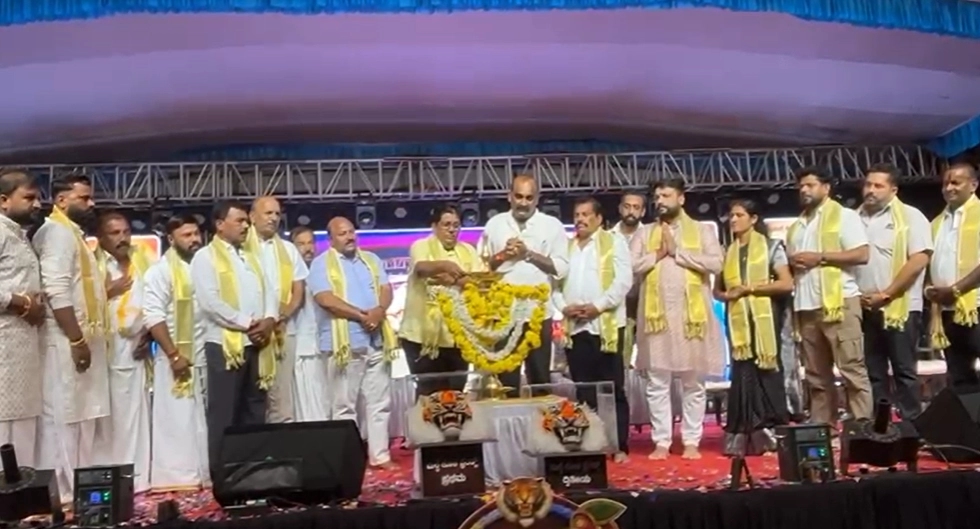 ಮಲ್ಪೆ ಬೀಚ್ನಲ್ಲಿ ಉಡುಪಿದ ಪಿಲಿನಲಿಕೆ ಕಾರ್ಯಕ್ರಮ: ಹುಲಿವೇಷ ತಂಡಗಳಿಂದ ಭರ್ಜರಿ ಸ್ಟೆಪ್ - News Karnataka