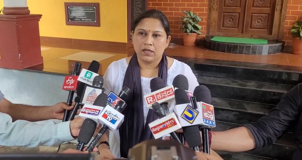 ಆರ್ಸಿಬಿ ಸಂಭ್ರಮಾಚರಣೆ ಕಾಲ್ತುಳಿತ ಪ್ರಕರಣದ ಬಗ್ಗೆ ಸ್ಪೋಟಕ ಹೇಳಿಕೆ ನೀಡಿದ ಮಾಜಿ ಡಿವೈಎಸ್ಪಿ ಅನುಪಮಾ ಶೆಣೈ - News Karnataka