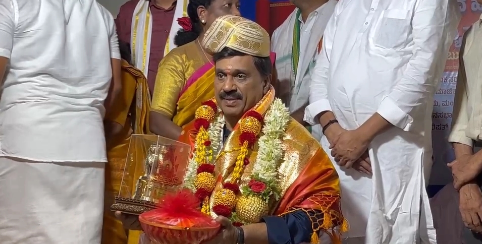 ಸವಣೂರಿನ ಆರೇಲ್ತಡಿ ದೈವಸ್ಥಾನಕ್ಕೆ ಗಂಗಾವತಿ ಶಾಸಕ ಗಾಲಿ ಜನಾರ್ದನ ರೆಡ್ಡಿ ಭೇಟಿ - News Karnataka