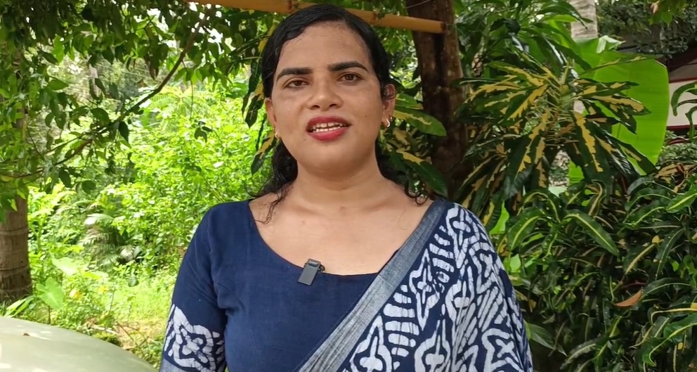 ಮನೆಗೆ ಹೋಗಲು ಹತ್ತಿಸಿಕೊಳ್ಳದ ರಿಕ್ಷಾ: 4 ಆಟೋ ಖರೀದಿಸಿ ಬಾಡಿಗೆಗೆ ಕೊಟ್ಟ ಮಂಗಳಮುಖಿ ; ಹಿರಿಯ ತೃತೀಯ ಲಿಂಗಿಗಳಿಗೆ, ಗರ್ಭಿಣಿಯರಿಗೆ ಉಚಿತ ಸೇವೆ - News Karnataka