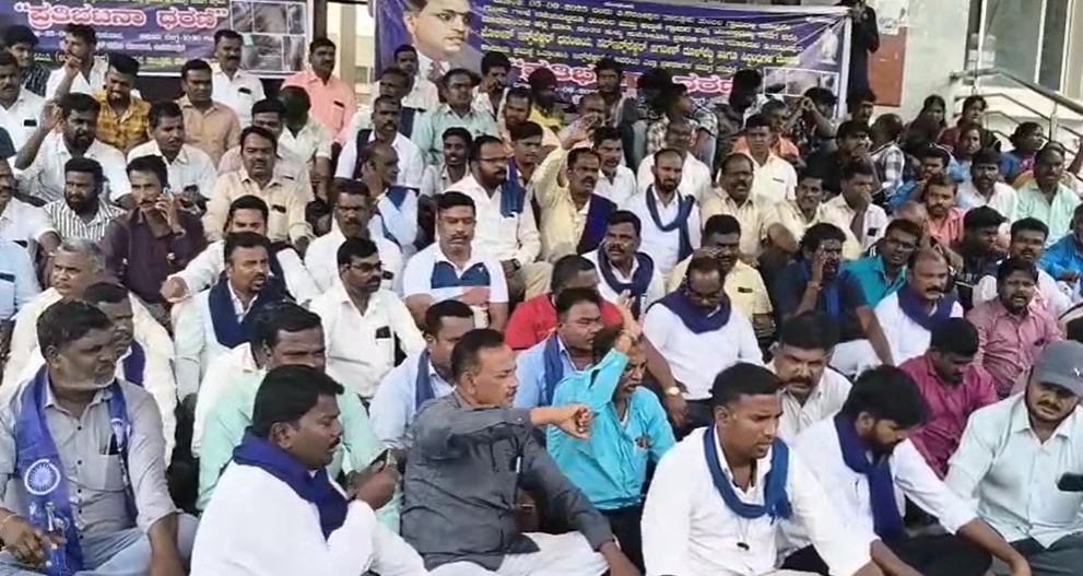 ದಲಿತ ಸಂಘರ್ಷ ಸಮಿತಿ ವತಿಯಿಂದ ಇನ್ಸ್ಪೆಕ್ಟರ್ ಧನಂಜಯ್ ಮತ್ತು ಸಬ್ ಇನ್ಸ್ಪೆಕ್ಟರ್ ಜಗದೀಶ್ ಧೂಳ್ ಶೆಟ್ಟಿ ವಿರುದ್ಧ ಪ್ರತಿಭಟನೆ - News Karnataka