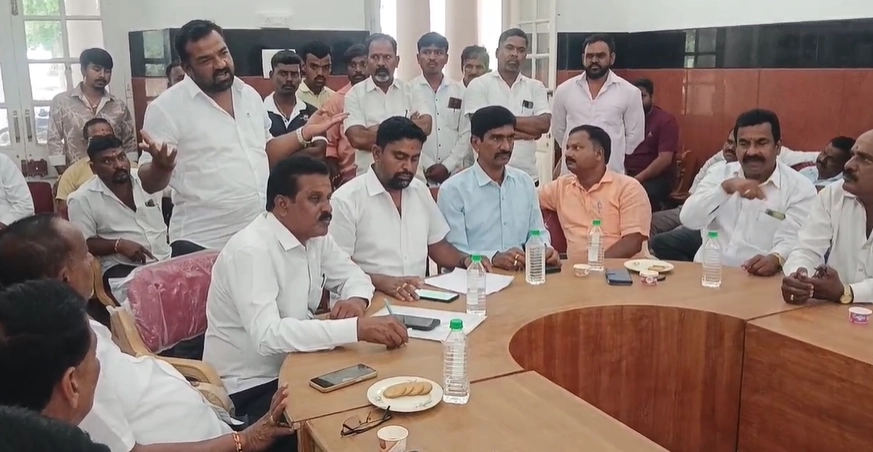 ನಂಜನಗೂಡು: ರೈಲ್ವೆ ಮೇಲ್ಸೇತುವೆಗೆ ವಿ. ಶ್ರೀನಿವಾಸ್ ಪ್ರಸಾದ್ ಹೆಸರಿಡುವಂತೆ ಆಗ್ರಹ! - News Karnataka