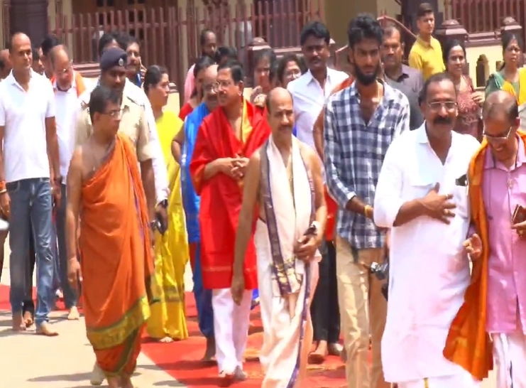 ಉಡುಪಿ ಶ್ರೀಕೃಷ್ಣಮಠಕ್ಕೆ ಕೇಂದ್ರ ಸಚಿವ ಪ್ರಹ್ಲಾದ್ ಜೋಶಿ ಭೇಟಿ - News Karnataka