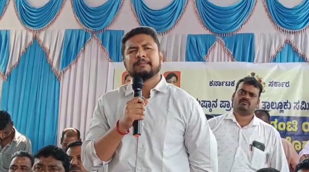 ಗ್ಯಾರಂಟಿ ಸಭೆಯಲ್ಲಿ ಫಲಾನುಭವಿಗಳೆ ಗೈರು: ಅಂಗನವಾಡಿ ಕಾರ್ಯಕರ್ತೆಯರು ಮಾತ್ರ ಹಾಜರು…! - News Karnataka