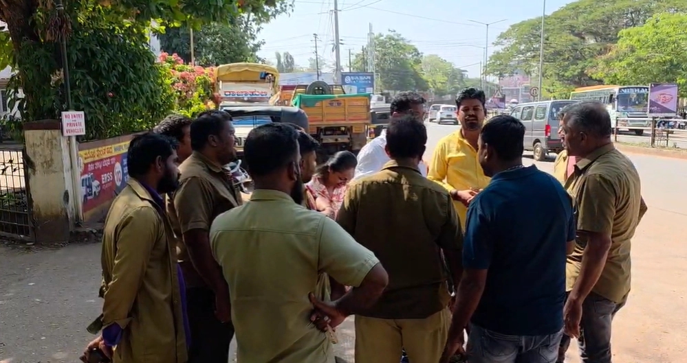 ರಾಪಿಡೋ, ನಮ್ಮ ಯಾತ್ರಿ ಆಟೋಗಳಿಗೆ ಮಣಿಪಾಲದಲ್ಲಿ ವಿರೋಧ; ಠಾಣೆ ಮುಂಭಾಗದಲ್ಲಿ ಆಟೋ ಚಾಲಕರ ಜಮಾವಣೆ! - News Karnataka