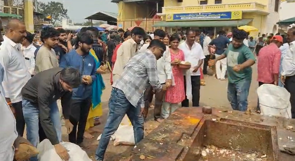 ಡಿಸಿಎಂ ಡಿ.ಕೆ.ಶಿವಕುಮಾರ್ ಮುಖ್ಯಮಂತ್ರಿ ಆಗಲೆಂದು ಚಾಮುಂಡೇಶ್ವರಿ ಮೊರೆ ಹೋದ ಅಭಿಮಾನಿಗಳು - News Karnataka