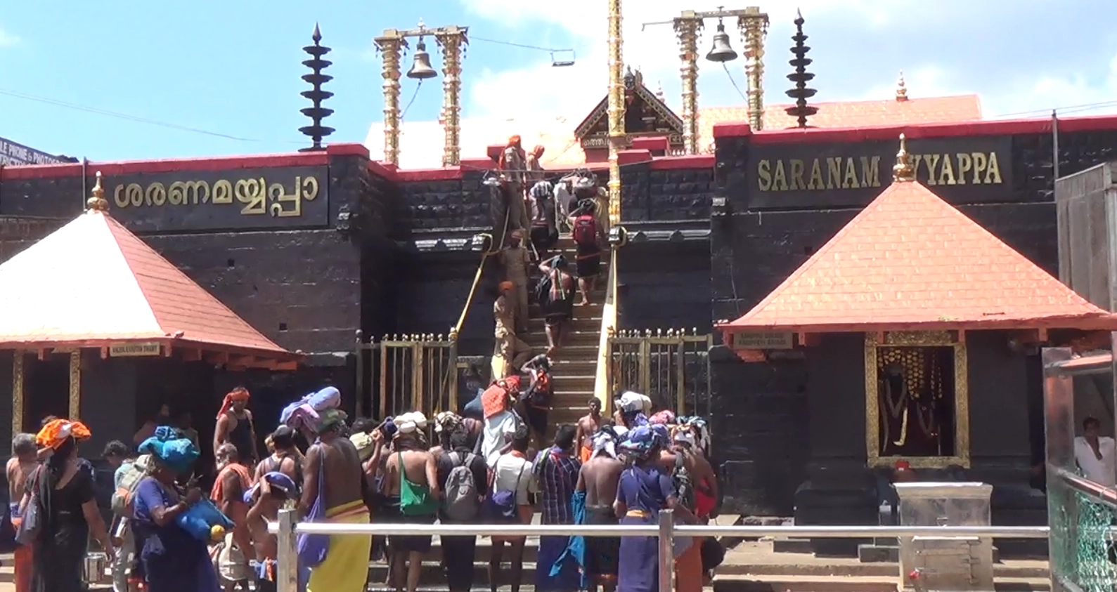 ಶಬರಿಮಲೆ -ದ್ವಾರಪಾಲಕ ಮೂರ್ತಿಯ ಚಿನ್ನದ ತೂಕದಲ್ಲಿ 4.5 ಕೆಜಿ ಕಡಿಮೆ – ಕೇರಳ ಹೈಕೋರ್ಟ್ ಗರಂ - News Karnataka