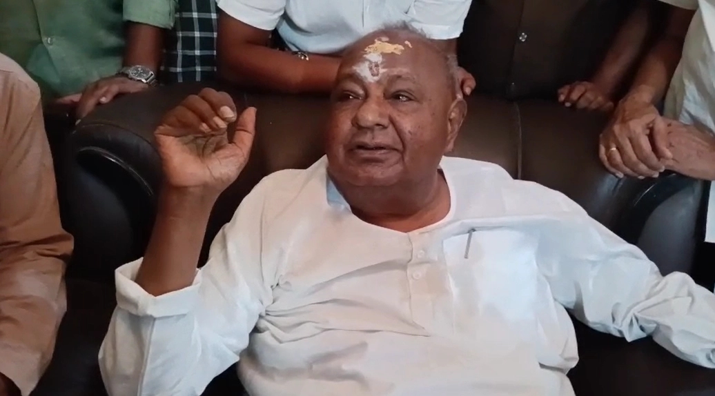 ನಂಜುಂಡೇಶ್ವರನ ದರ್ಶನ ಪಡೆದ ಮಾಜಿ ಪ್ರಧಾನಿ ಹೆಚ್.ಡಿ ದೇವೇಗೌಡ: ದೇವಾಲಯದ ಅಭಿವೃದ್ಧಿ ಕುಂಠಿತವಾಗಿದೆ ಎಂದು ಅಸಮಾಧಾನ! - News Karnataka