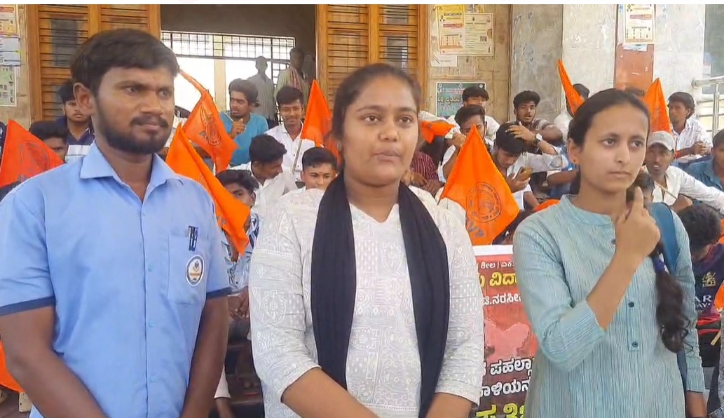 ಕಾಶ್ಮೀರದಲ್ಲಿ ಪ್ರವಾಸಿಗರ ಮೇಲೆ ನಡೆದಿರುವ ಭಯೋತ್ಪಾದಕರ ದಾಳಿಯನ್ನು ಖಂಡಿಸಿ ಎಬಿವಿಪಿಯಿಂದ ಪ್ರತಿಭಟನೆ - News Karnataka