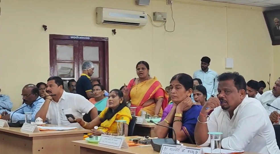 ಉಸ್ತುವಾರಿ ಸಚಿವೆ ಲಕ್ಷ್ಮೀ ಹೆಬ್ಬಾಳ್ಕರ್ ಉಡುಪಿ ಜಿಲ್ಲೆಯನ್ನು ಸಂಪೂರ್ಣ ನಿರ್ಲಕ್ಷಿಸಿದ್ದಾರೆ- ಬಿಜೆಪಿ ಸದಸ್ಯರ ಆರೋಪ - News Karnataka