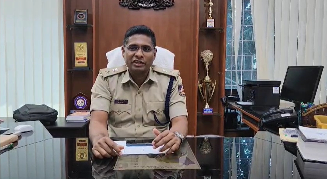 ಮಲ್ಪೆ ಬಂದರಿನಲ್ಲಿ ಮರಕ್ಕೆ ಕಟ್ಟಿ ಮಹಿಳೆಗೆ ಹಲ್ಲೆ ಪ್ರಕರಣ; ನಾಲ್ವರು ಆರೋಪಿಗಳ ಬಂಧನ- ಎಸ್ಪಿ ಡಾ. ಅರುಣ್ ಕೆ - News Karnataka