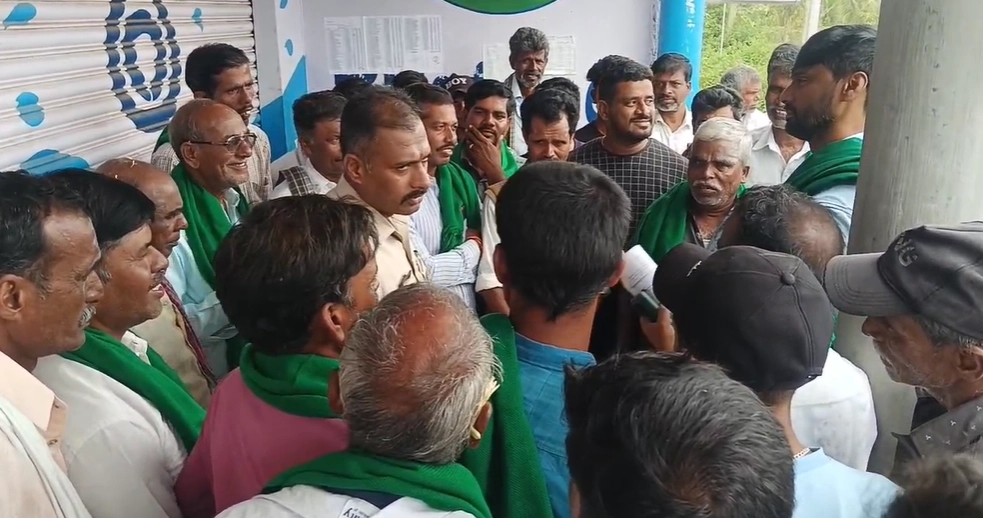 ತರಗನಹಳ್ಳಿ ಹಾಲು ಉತ್ಪಾದಕರ ಸಹಕಾರ ಸಂಘದಲ್ಲಿ ಕೋಟಿ ಕೋಟಿ ಹಣ ಗುಳುಂ, ರೈತರ ಮುತ್ತಿಗೆ! - News Karnataka