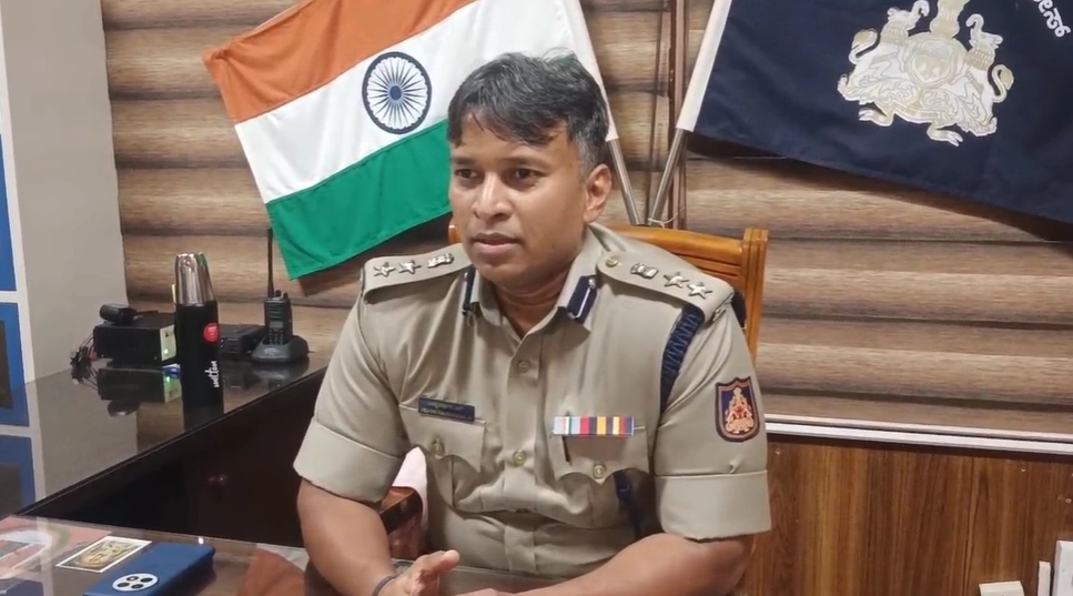 ಜೂ.21 ರಂದು ನಂಜನಗೂಡಿನಲ್ಲಿ ಹನುಮ ಜಯಂತಿ ಹಿನ್ನೆಲೆ; ಶಾಂತಿ ಸಭೆ ನಡೆಸಿದ ಜಿಲ್ಲಾ ಪೊಲೀಸ್ ವರಿಷ್ಠಾಧಿಕಾರಿ ವಿಷ್ಣುವರ್ಧನ್ - News Karnataka