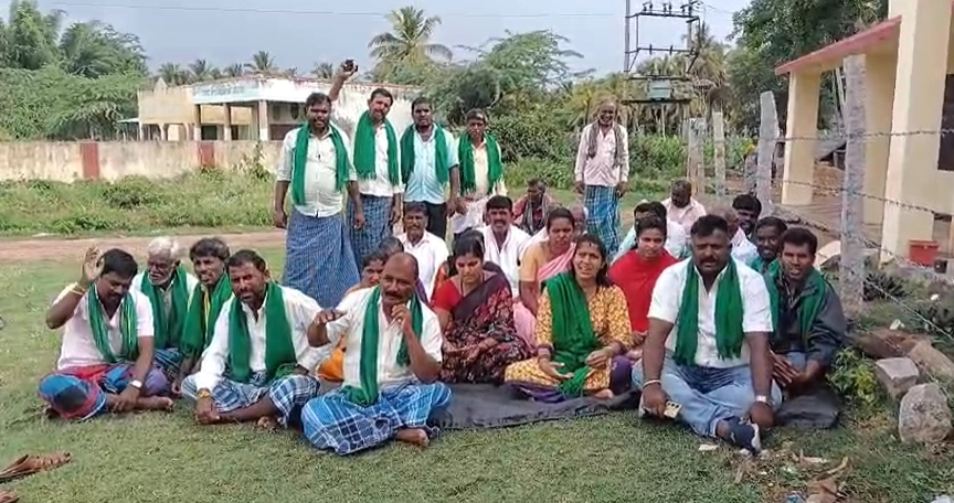ಸರ್ಕಾರಿ ಶಾಲೆಯನ್ನು ಸ್ಥಳಾಂತರ ಮಾಡುವಂತೆ ಆಗ್ರಹಿಸಿ ರೈತ ಸಂಘ ಮತ್ತು ಗ್ರಾಮಸ್ಥರ ಪ್ರತಿಭಟನೆ - News Karnataka