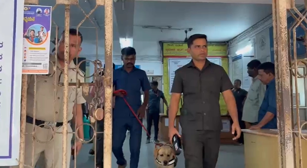 ಆರ್ ಟಿಒ ಕಚೇರಿಗೆ ಬಾಂಬ್ ಬೆದರಿಕೆ ಕರೆ, ಐದು ಕಡೆಗಳಲ್ಲಿ ಬಾಂಬ್ ಇಡುವುದಾಗಿ ಇ-ಮೇಲ್ ಸಂದೇಶ - News Karnataka