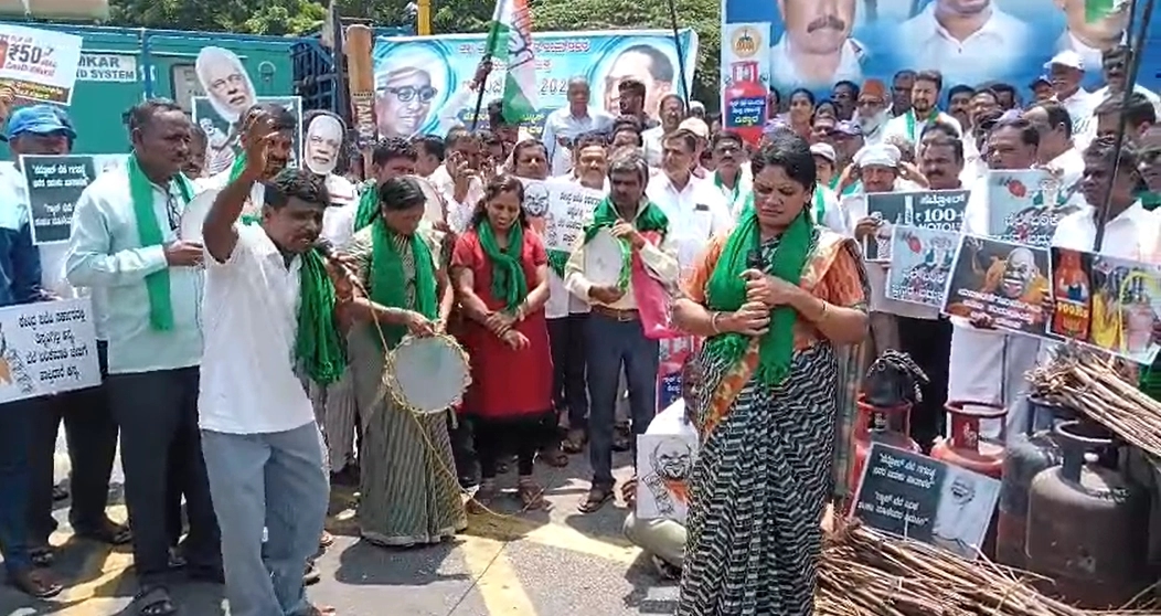 ಕೇಂದ್ರ ಸರ್ಕಾರದ ಬೆಲೆ ಏರಿಕೆ ಖಂಡಿಸಿ ನಂಜನಗೂಡಿನಲ್ಲಿ ಆಕ್ರೋಶ - News Karnataka