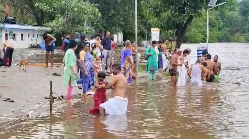 ತುಂಬಿ ಹರಿದ ಕುಮಾರಧಾರ ನದಿ: ಕುಕ್ಕೆ ಸುಬ್ರಹ್ಮಣ್ಯದ ಸ್ನಾನಘಟ್ಟ ಮುಳುಗಡೆ - News Karnataka