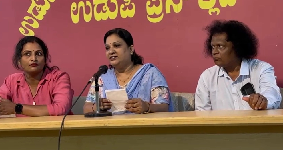 ಉಡುಪಿ: ಅಶಕ್ತ ಕುಟುಂಬದ ವೈದ್ಯಕೀಯ ನೆರವಿಗಾಗಿ ವಿಭಿನ್ನ ವೇಷ ಧರಿಸಲು ಸಜ್ಜಾದ ಸುಷ್ಮಾ ಬಂಟ್ವಾಳ - News Karnataka