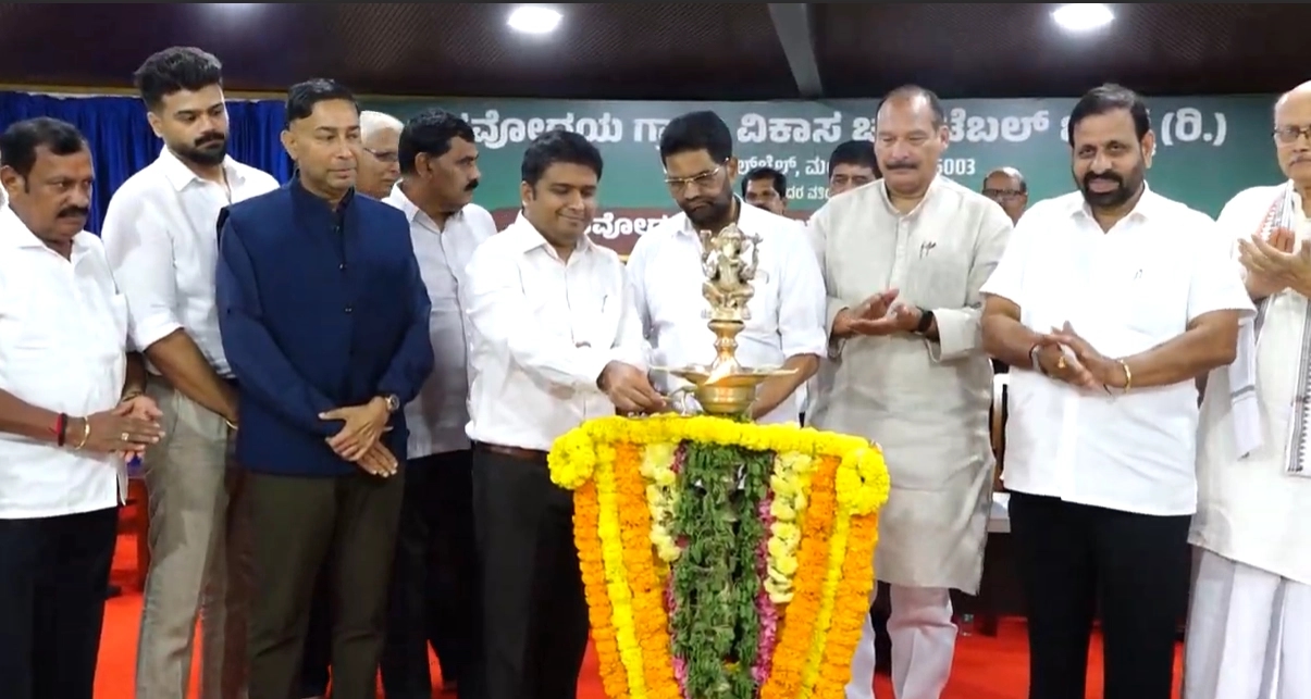 ನವೋದಯ ಸ್ವಸಹಾಯ ಸಂಘದ ಸದಸ್ಯೆಯರಿಗೆ ಸಮವಸ್ತ್ರ ವಿತರಣೆ - News Karnataka
