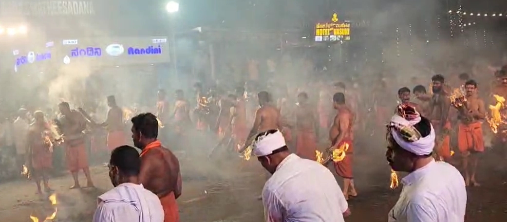 ಮಂಗಳೂರು: ಕಟೀಲು ದುರ್ಗಾಪರಮೇಶ್ವರಿ ದೇವಸ್ಥಾನದಲ್ಲಿ ವೈಭವದಿಂದ ನಡೆದ ತೂಟೆದಾರ - News Karnataka