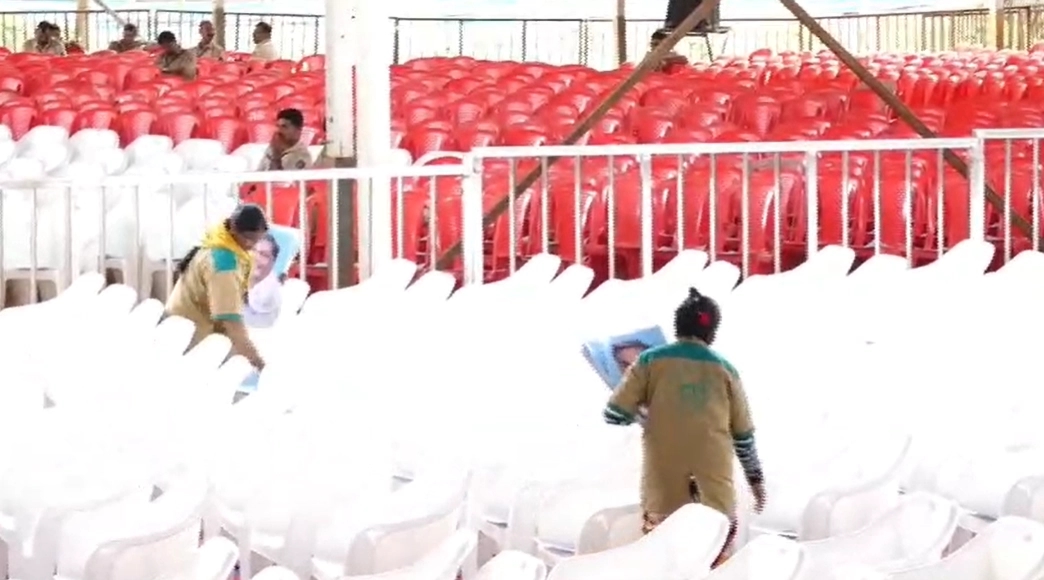 ಮೈಸೂರು : ಸಾಧನಾ ಸಮಾವೇಶದ ಚೇರ್ ನಲ್ಲಿ ಸಿಎಂ ಫೋಟೋ! - News Karnataka