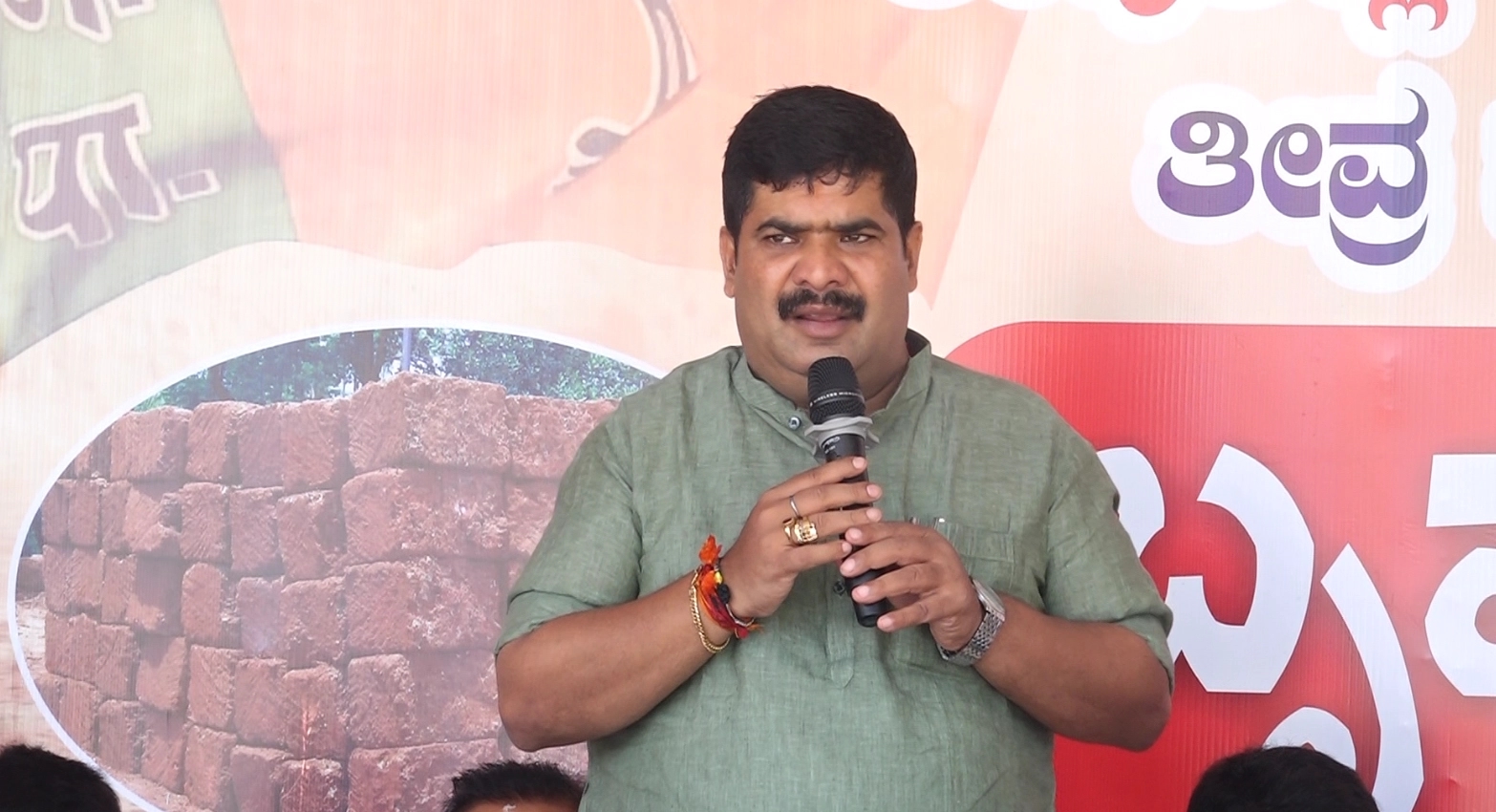 ಮುಗಿಯದ ಕೆಂಪುಕಲ್ಲು ಮತ್ತು ಮರಳು ಸಮಸ್ಯೆ; ಬಿಜೆಪಿಯಿಂದ ಮಂಗಳೂರಿನಲ್ಲಿ ಬೃಹತ್ ಪ್ರತಿಭಟನಾ ಧರಣಿ - News Karnataka