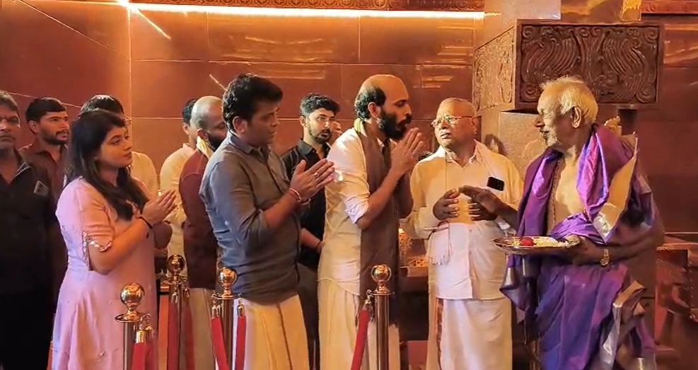 ಕಾಪು ಹೊಸ ಮಾರಿಗುಡಿಗೆ ನಟ- ನಿರ್ದೇಶಕ ರಾಜ್ ಬಿ. ಶೆಟ್ಟಿ ಭೇಟಿ - News Karnataka