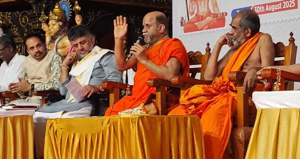 ಜಗದ್ಗುರು ಮಧ್ವಾಚಾರ್ಯರು ಪ್ರತಿಪಾದಿಸಿದ ದ್ವೈತ ಸಿದ್ಧಾಂತ ಜಗತ್ತಿನ ವ್ಯವಸ್ಥೆಗೆ ಪೂರಕ- ಪುತ್ತಿಗೆ ಶ್ರೀ - News Karnataka