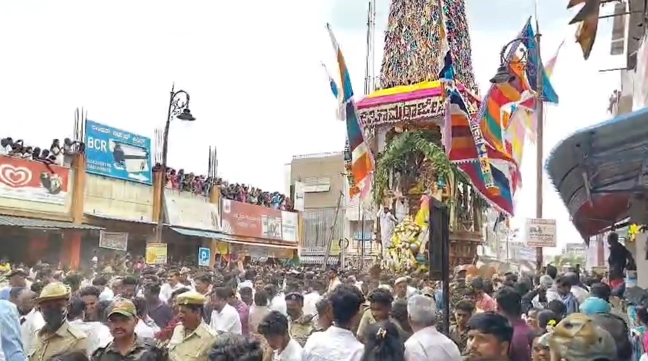 ವಿಜೃಂಭಣೆಯಿಂದ ಜರುಗಿದ ಶ್ರೀ ಚಾಮರಾಜೇಶ್ವರಸ್ವಾಮಿ ರಥೋತ್ಸವ - News Karnataka